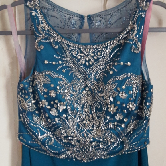 Prom dress - Picture 2 of 5